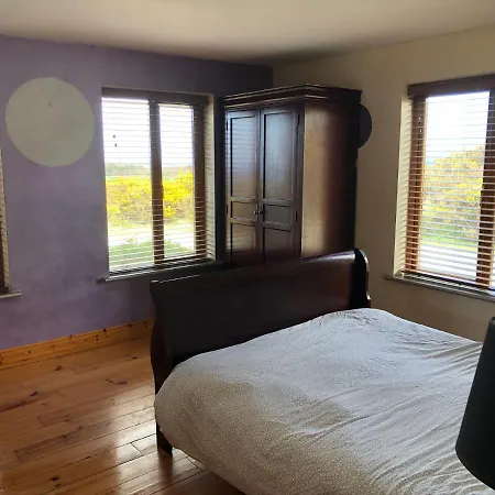 House With Sea Views Close To With Wifi And Large Kitchen And Dining Holiday home Ardnagreevagh