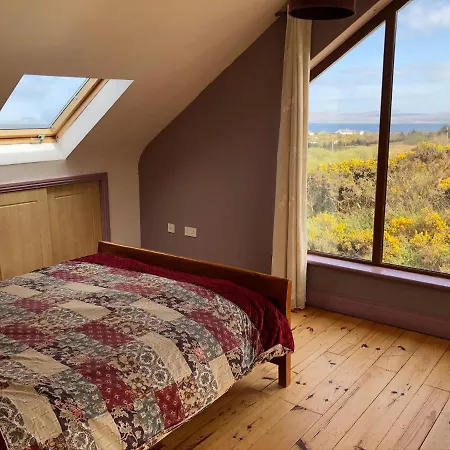 House With Sea Views Close To With Wifi And Large Kitchen And Dining Holiday home *