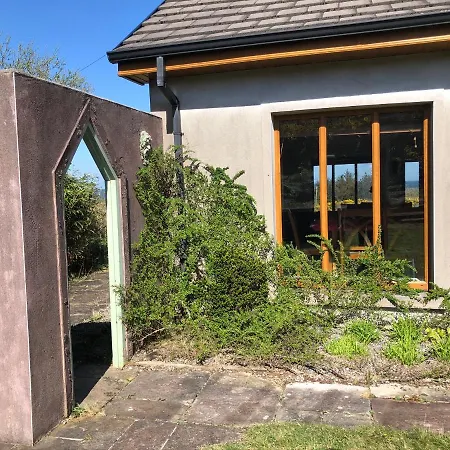 House With Sea Views Close To With Wifi And Large Kitchen And Dining Holiday home *