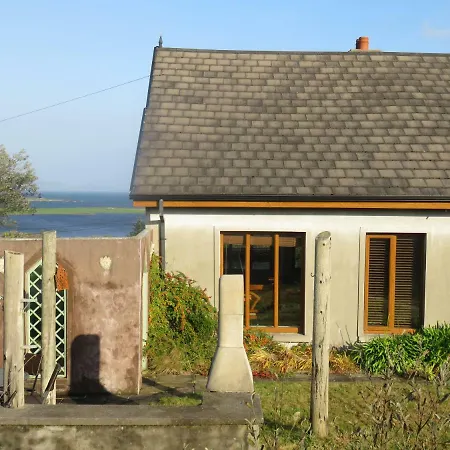 House With Sea Views Close To With Wifi And Large Kitchen And Dining Holiday home Ardnagreevagh
