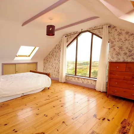 Holiday home House With Sea Views Close To With Wifi And Large Kitchen And Dining Ardnagreevagh